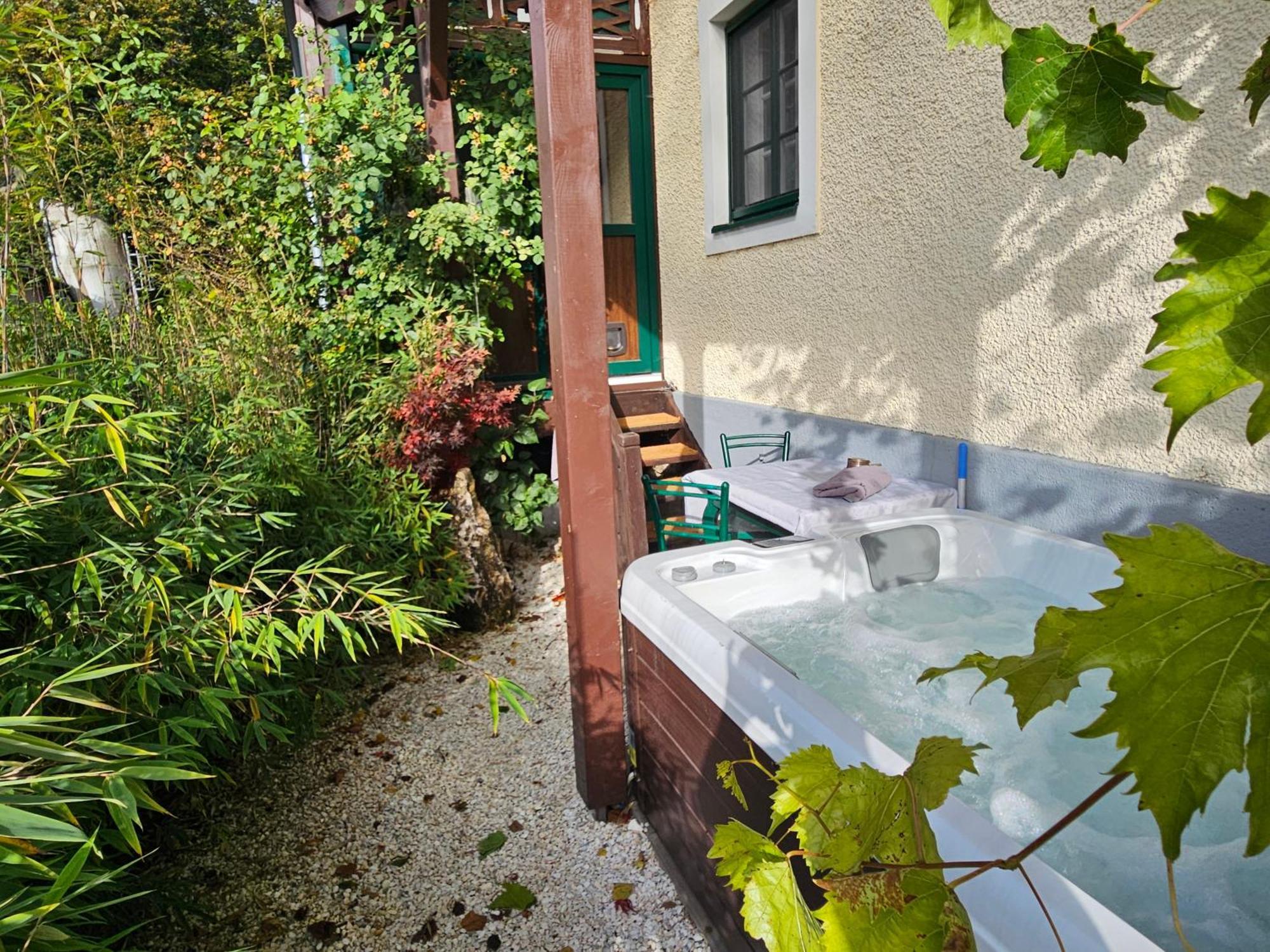 Premium Apartment Mit Privatem Whirlpool, Sauna, Garten Sankt Martin am Grimming Bagian luar foto