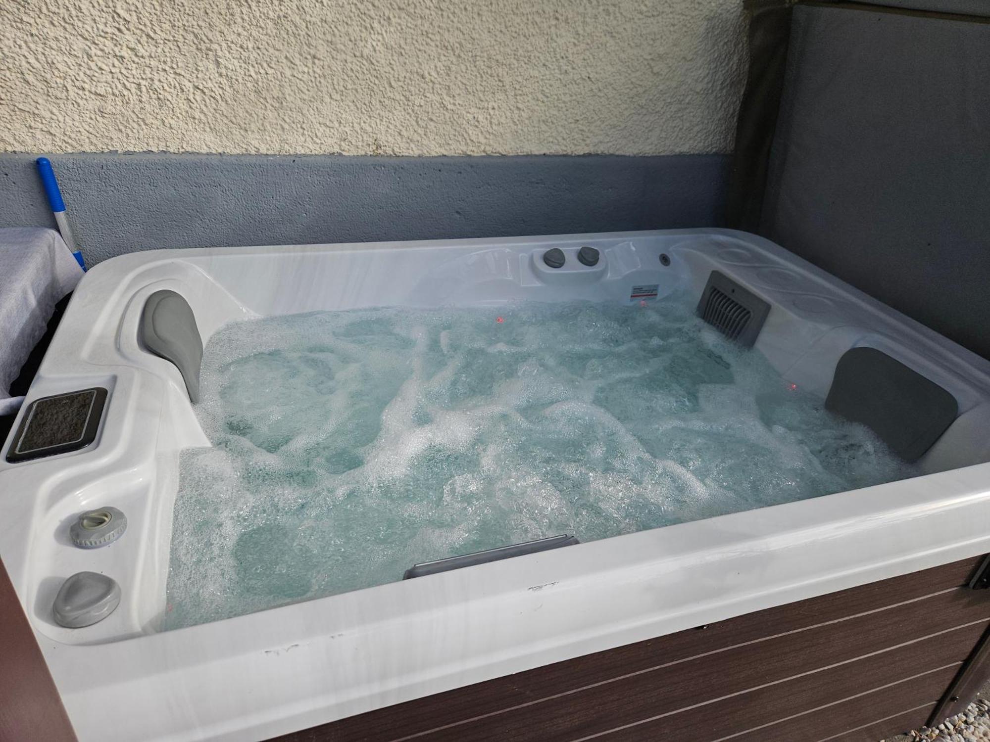 Premium Apartment Mit Privatem Whirlpool, Sauna, Garten Sankt Martin am Grimming Bagian luar foto