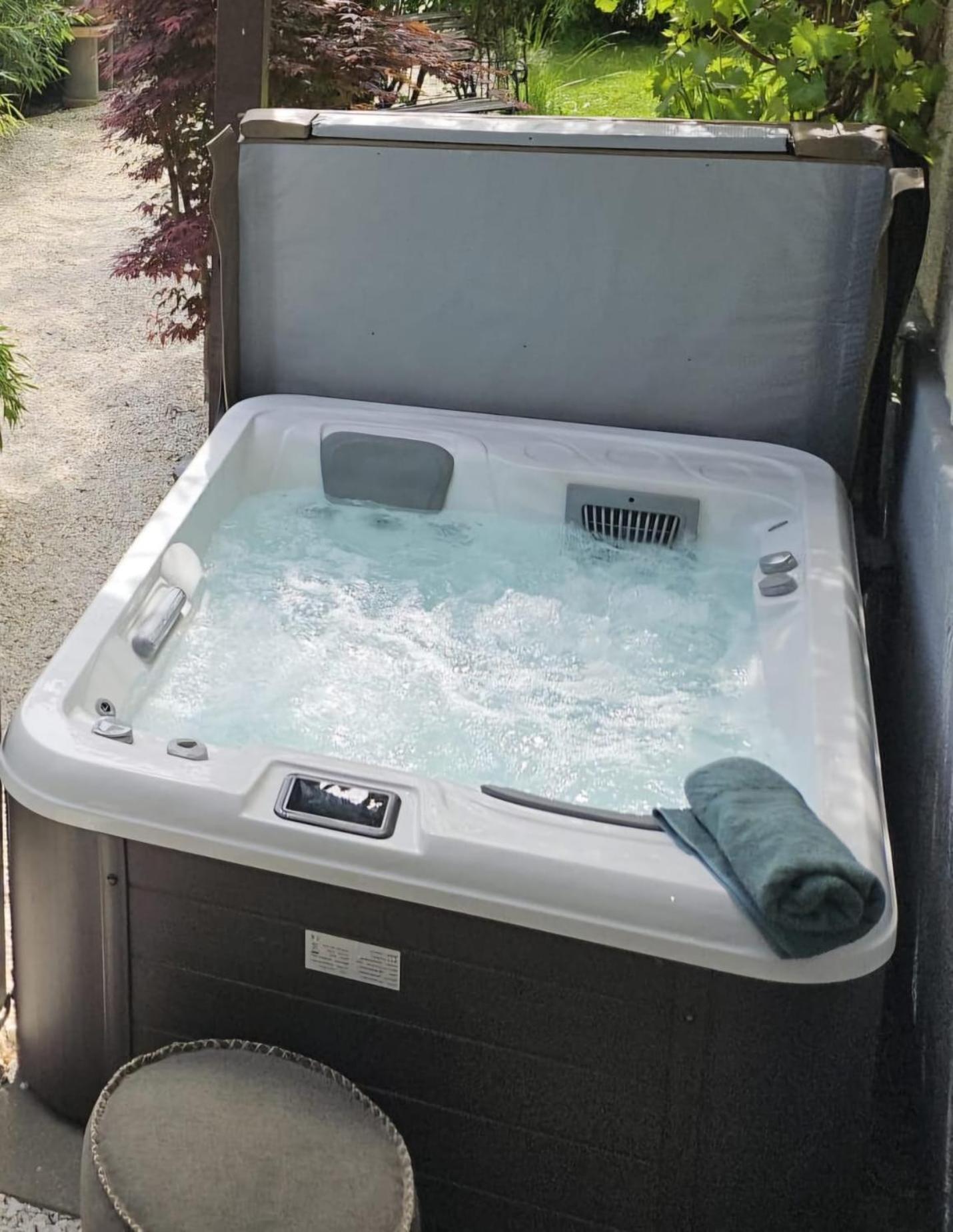 Premium Apartment Mit Privatem Whirlpool, Sauna, Garten Sankt Martin am Grimming Bagian luar foto