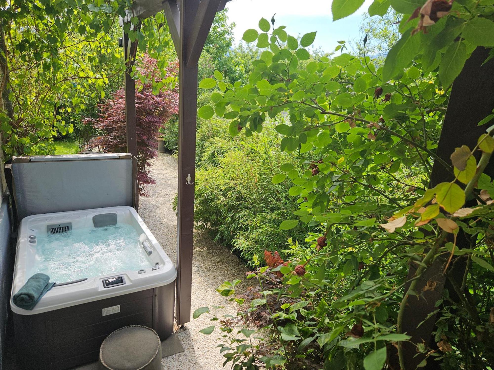 Premium Apartment Mit Privatem Whirlpool, Sauna, Garten Sankt Martin am Grimming Bagian luar foto