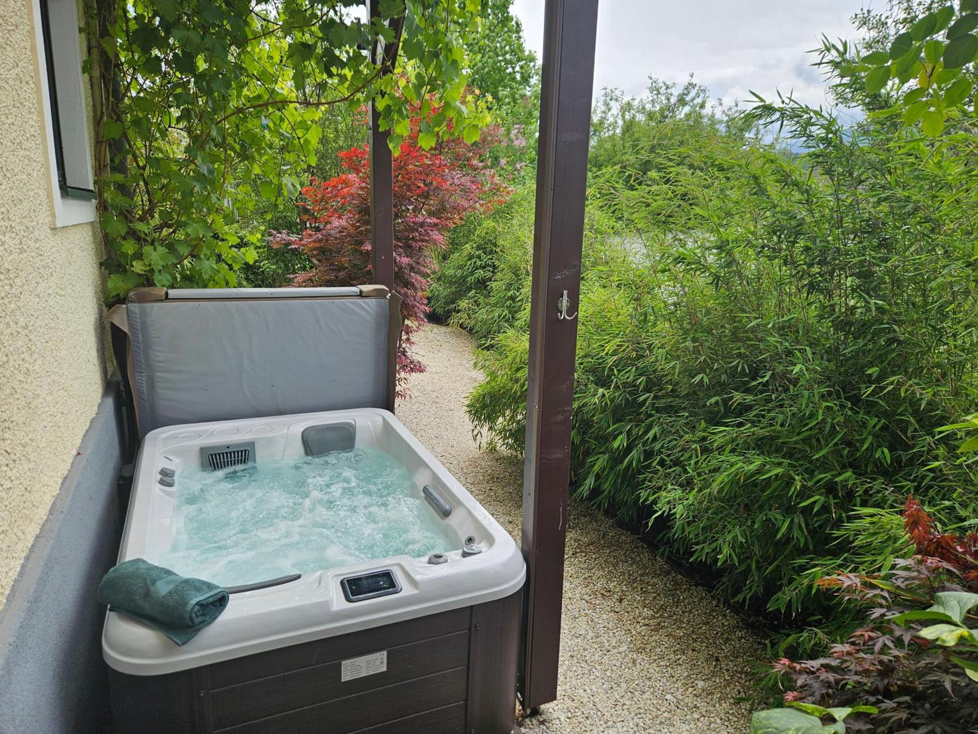 Premium Apartment Mit Privatem Whirlpool, Sauna, Garten Sankt Martin am Grimming Bagian luar foto